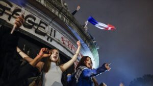 La izquierda francesa designará esta semana un primer ministro para gobernar sin Macron