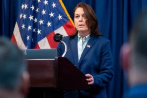 La jefa del Servicio Secreto de EE.UU. asume responsabilidad por ataque contra Trump pero no dimite - AlbertoNews