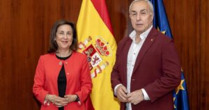 La ministra de Defensa recibe al presidente del Comité Olímpico Español