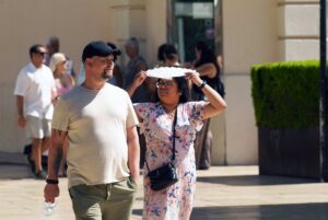 La mitad de España estará este viernes en aviso por calor, aunque las máximas tenderán a descender