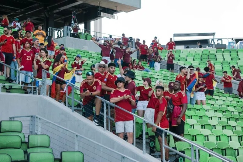 La pancarta de un venezolano en el juego de la Vinotinto