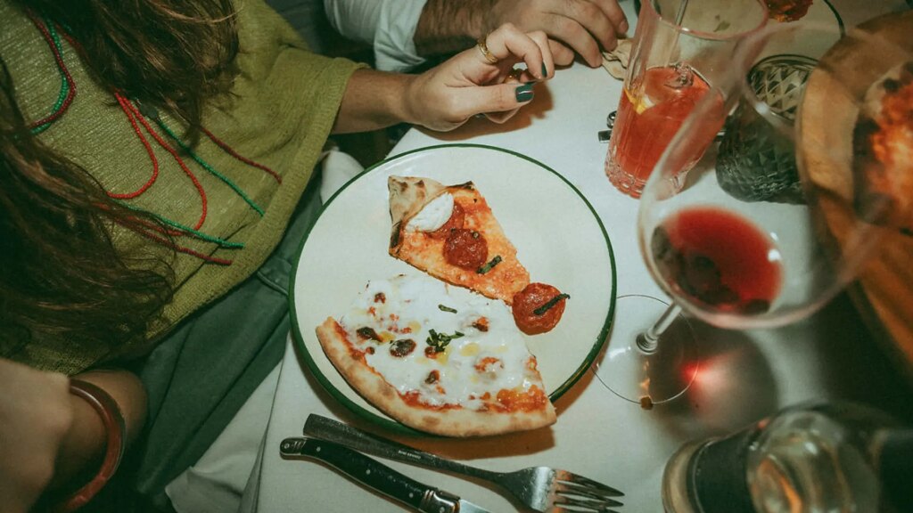 La pizza favorita de David Beckham que se vende en el restaurante del vocalista de Café Quijano