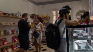 La pobreza extrema creció al 89% en Cuba: “Siete de cada diez personas tuvieron que dejar de desayunar, almorzar o cenar” - AlbertoNews
