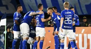 Larry Vásquez sale de Millonarios y ficha por Bucaramanga