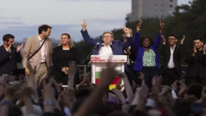 Líderes saludan triunfo de la izquierda durante legislativas en Francia