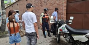 Lo detienen por exhibir sus genitales en público