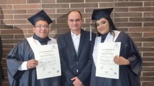 Los médicos panameños formados en Medellín que sueñan con llevar la primera UCI a sus comunidades