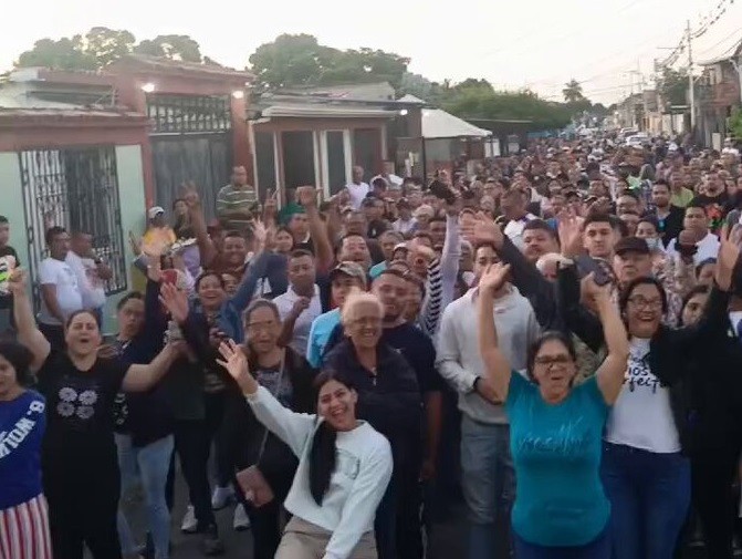 Los reportes de la mañana abriendo la votación para elegir al Presidente