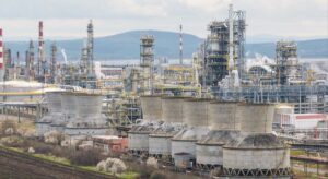 Los traders de materias primas aprovechan su época dorada y su efectivo para invertir en refinerías