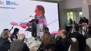 Luis Lacalle Pou se mete de lleno en la campaña y apunta contra Yamandú Orsi por su ausencia en los debates