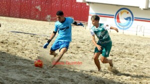 Macuto y Guaicamacuto siguen invictos en fut-playa