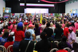 Maduro acusó a la oposición de sentir "rencor y odio" hacia las mujeres del PSUV