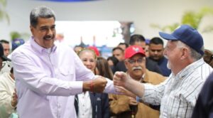Maduro anuncia entrega de combo alimentario y médico