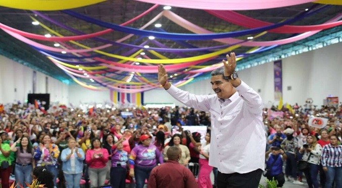 Maduro anuncia financiamiento para mujeres emprendedoras