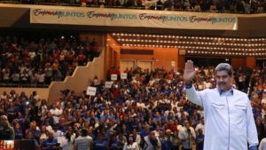 Maduro aprobó 10 mil créditos para emprendedores del país