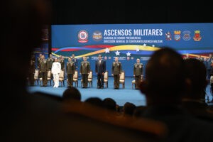 Maduro ascendió a oficiales de la Guardia de Honor y Dgcim