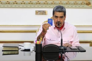 Maduro califica de “contrarrevolución” las manifestaciones en el país
