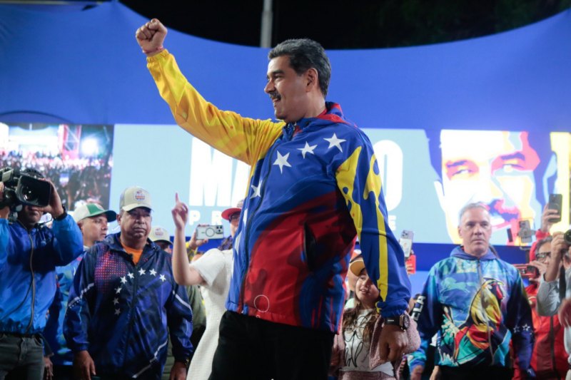 Maduro denuncia supuesto intento de “golpe de Estado” tras proclamación en el CNE