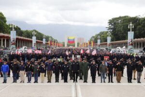 Maduro lideró acto de graduación y ascensos de la PNB