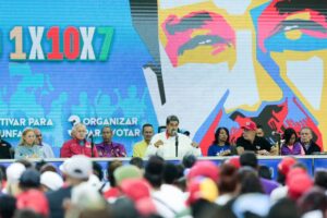 Maduro llama a la paz y acusó a la oposición de querer generar violencia