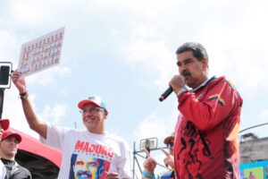 Maduro pide a los electores de Los Teques no dejarse "engañar por la tarjeta de la manito"