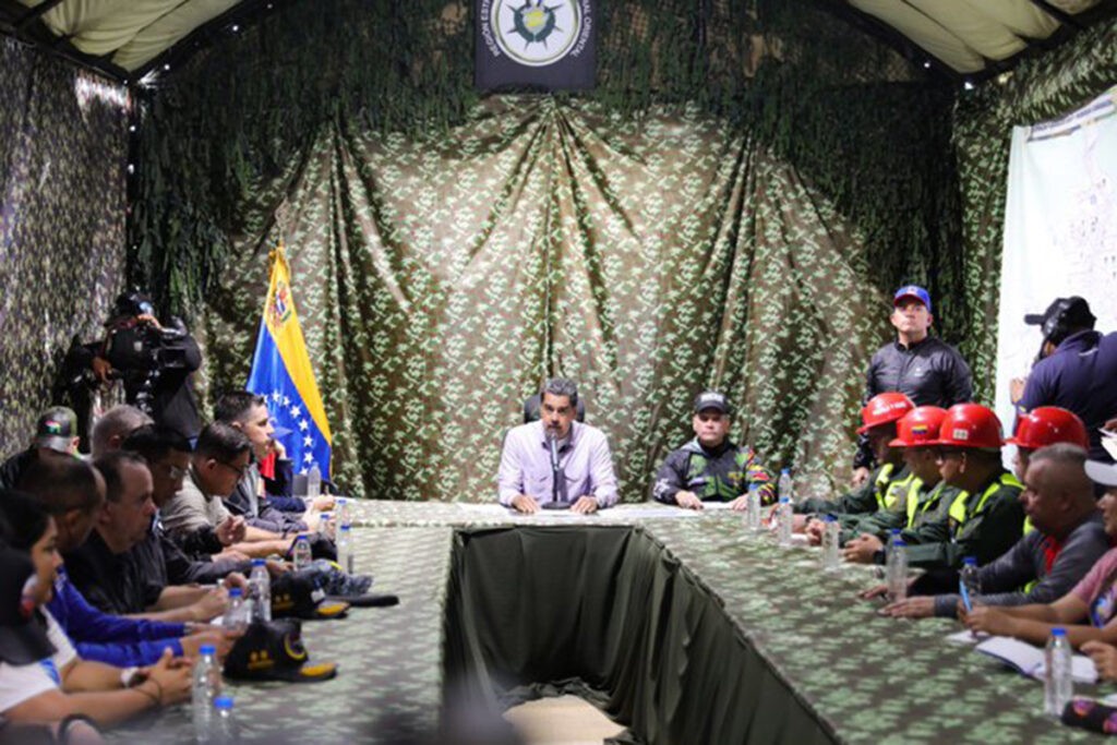 Maduro recorrió zonas afectadas de Cumanacoa tras crecida del río Manzanares