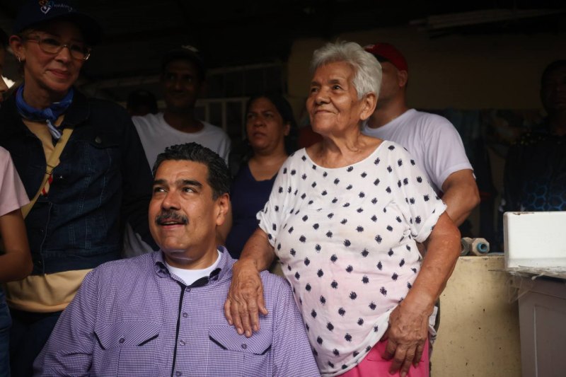 Maduro se apareció en Cumanacoa una semana después de la emergencia causada por las lluvias (+Video)
