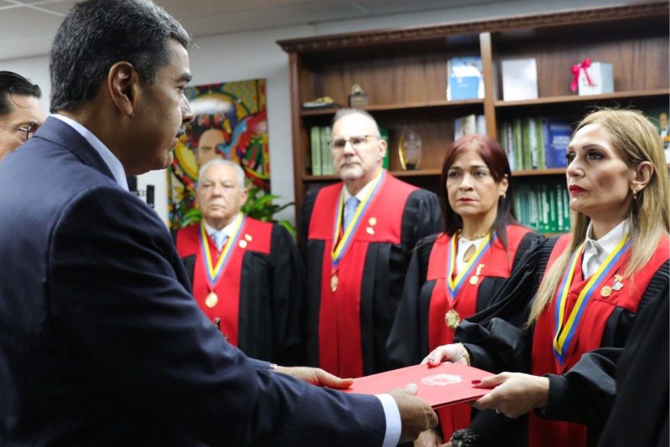 Maduro solicita peritaje de resultados al TSJ y afirma que mostrará 100% de las actas