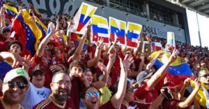 Maracuchos apoyando a la Vinotinto en Texas supera a la población de Maracaibo