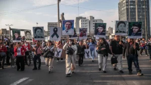 Marchan en Perú para exigir justicia por víctimas de la represión policial