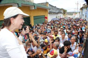 María Corina llegó a Ciudad Bolívar, en medio del calor bolivarense, y una gira que la mantuvo en suelo guayanés | Diario El Luchador