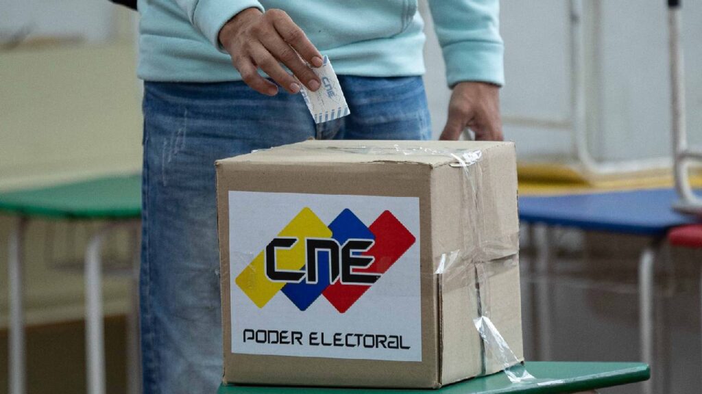 Más de 21 millones de venezolanos votan hoy en las elecciones presidenciales
