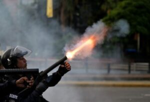 Más de 45 personas detenidas durante protestas contra resultados del CNE
