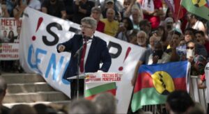Mélenchon insta a Macron a encargarle formar gobierno y rechaza pactar con el centro