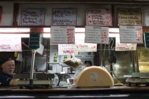 Mercado Guaicaipuro | Precio del kilo de queso blanco sube a Bs. 182,1
