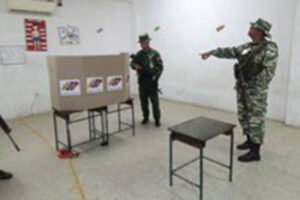Militares custodian el simulacro electoral para garantizar seguridad de los votantes