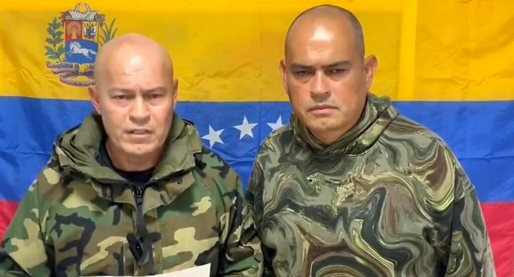 Militares del Ejército de Venezuela llaman a desconocer a Nicolás Maduro
