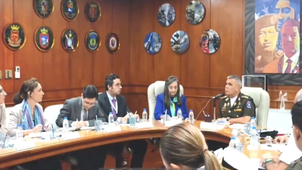 Ministro de la Defensa se reunió con representante del Centro Carter