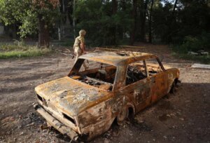Moscú afirma que avanza en Donetsk y Ucrania se atribuye un ataque a una base rusa a 1.800 kilómetros de la frontera