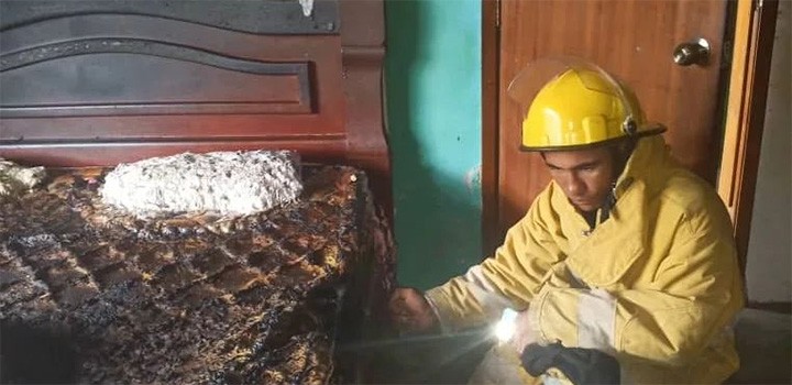 Muere mujer a causa de quemaduras por incendio de su residencia