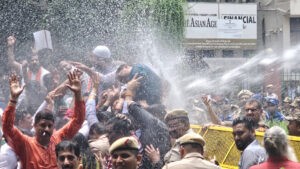 Muerte de tres estudiantes ahogados en una biblioteca desata protestas en Nueva Delhi