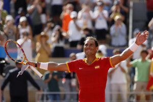Nadal el 'parisino' sufre y avanza bajo el júbilo hacia el gran duelo con Djokovic