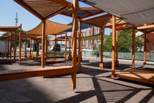 Nuevo sistema de sombreado instalado en la Rambla Badal, en el distrito de Sants-Montjuïc