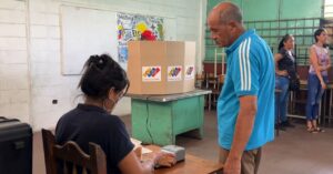 Oficialismo movilizó a funcionarios para simulacro en las regiones