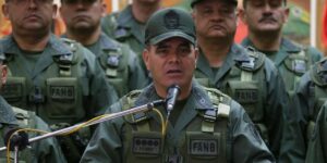 Padrino López habla de "un golpe de Estado en marcha" y advierte que militares "no lo van a permitir"