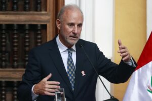 Perú llama a consulta a su embajador en Venezuela tras primer boletín del CNE que dio por ganador a Nicolás Maduro