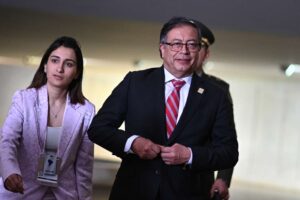 Petro pide perdón a Colombia por la corrupción en el organismo de atención de desastres - AlbertoNews