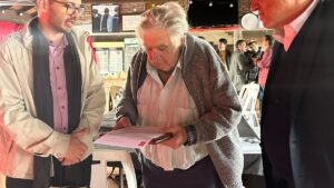Piden apoyo a José Mujica para destrabar el acuerdo de paz en Colombia