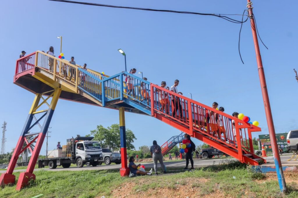 Población de García agradece al Presidente Nicolás Maduro por rehabilitación de la Pasarela - Yvke Mundial