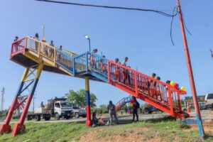 Población de García agradece al Presidente Nicolás Maduro por rehabilitación de la Pasarela - Yvke Mundial